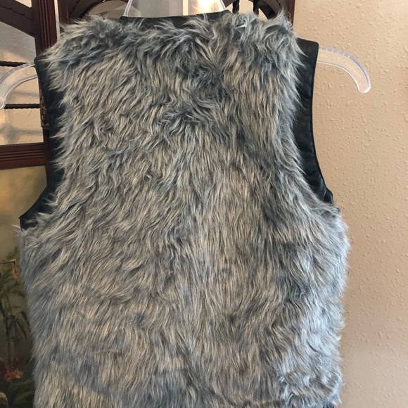 Adorable Gray and Black Vest - Picture 3 of 4